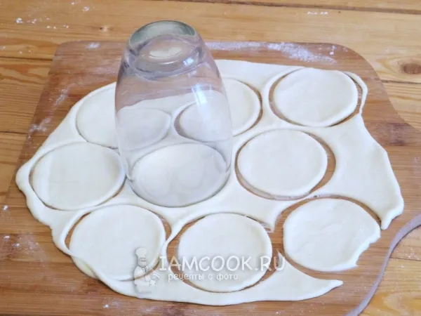 Фото блюда: Тесто для пельменей на молоке и сметане