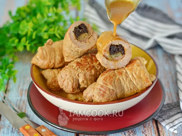 Фото блюда: Рулетики из свинины с черносливом