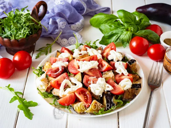 Фото блюда: Салат со страчателлой и баклажанами