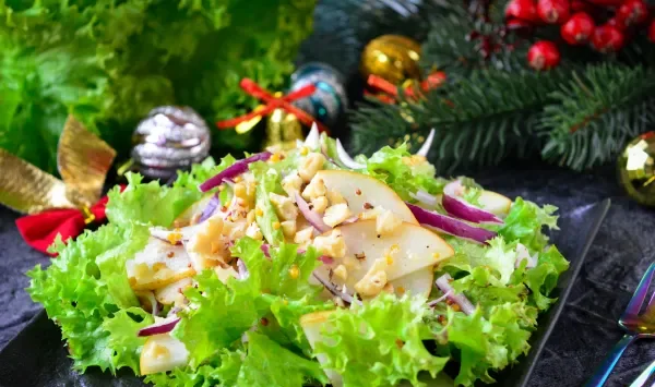 Фото блюда: Салат с грушей и грецкими орехами