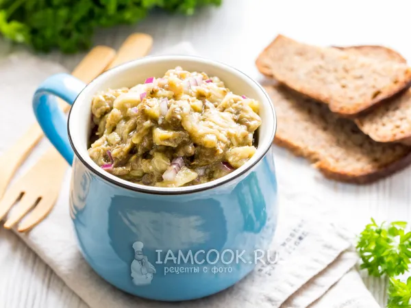 Фото блюда: Салат из запеченных баклажанов с чесноком