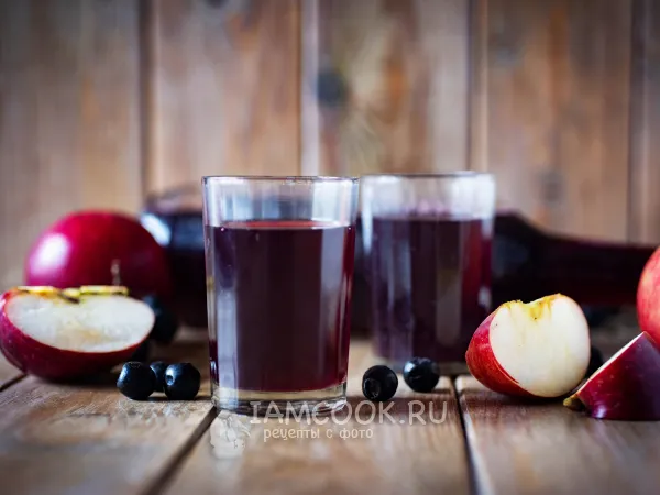 Фото блюда: Настойка из яблок и черноплодной рябины