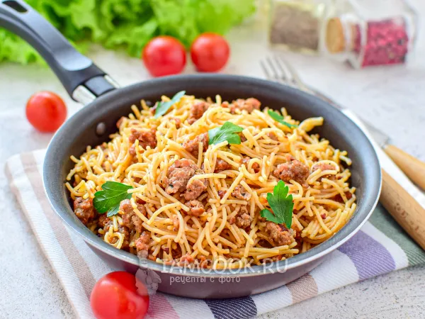 Фото блюда: Вермишель с фаршем на сковороде