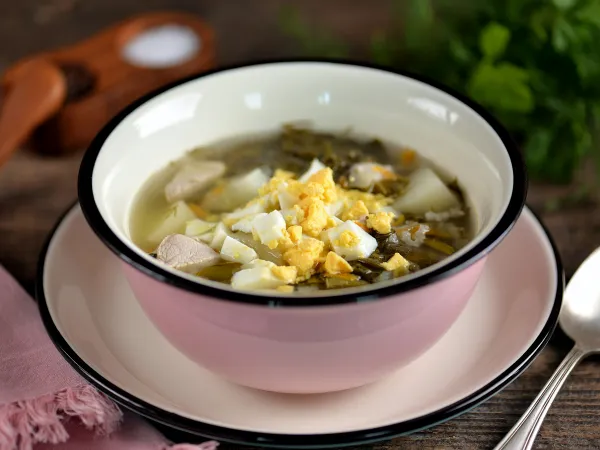 Фото блюда: Суп из щавеля со свининой и яйцом