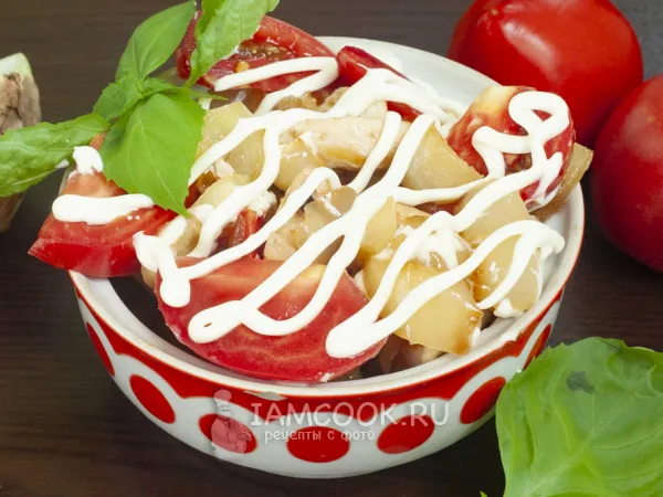 Фото блюда: Теплый салат с курицей и помидорами