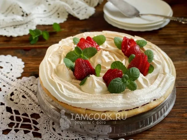 Фото блюда: Пирог с клубникой и безе