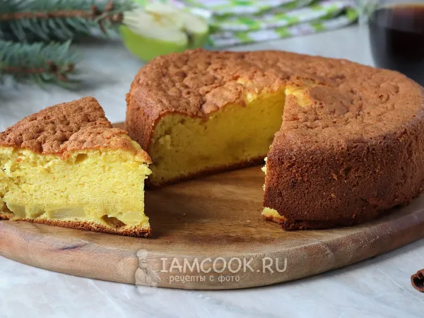 Фото блюда: Пышная шарлотка на сметане (с разрыхлителем)