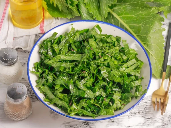 Фото блюда: Салат из листьев хрена