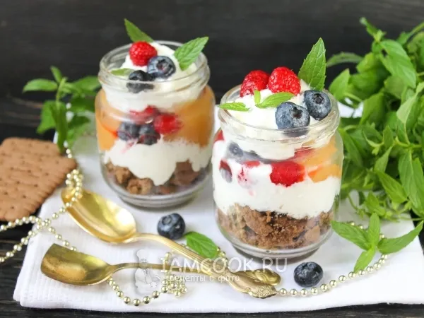 Фото блюда: Трайфл с печеньем, малиной и голубикой