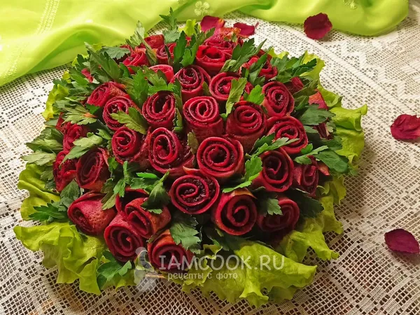 Фото блюда: Салат «Букет роз» (с блинами)