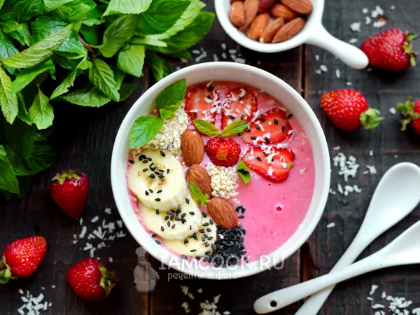 Фото блюда: Смузи-боул с клубникой и бананом