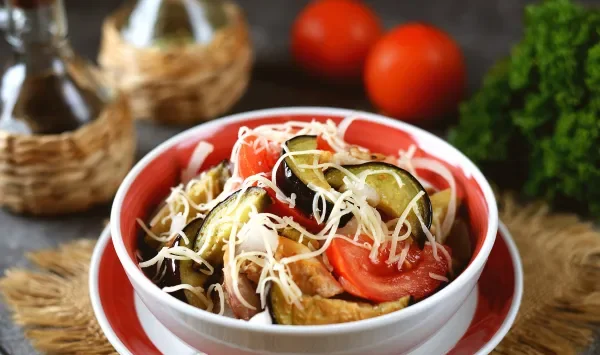 Фото блюда: Теплый салат с баклажанами и курицей