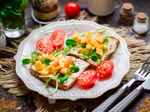 Фото блюда: Бутерброды с копченым сулугуни