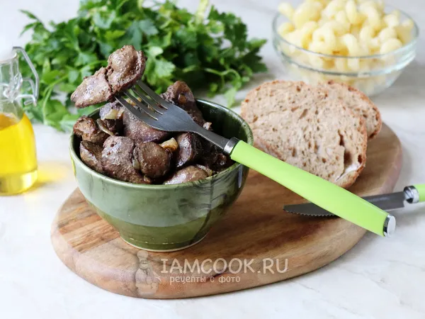 Фото блюда: Куриная печень с луком на сковороде (жареная)