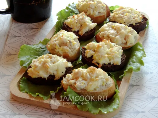 Фото блюда: Горячие бутерброды с курицей в духовке