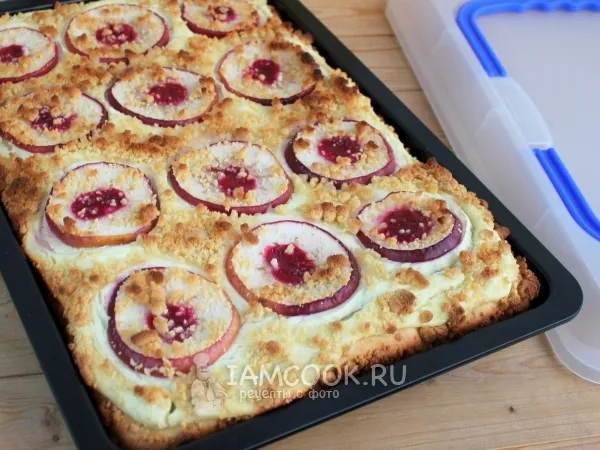 Фото блюда: Дрожжевой пирог с яблоками и творогом