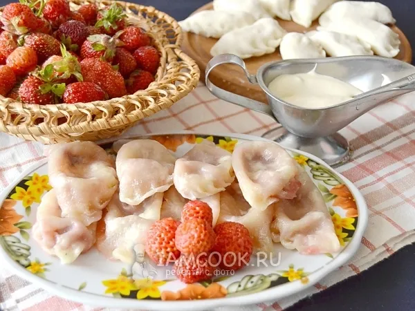 Фото блюда: Вареники с клубникой на пару