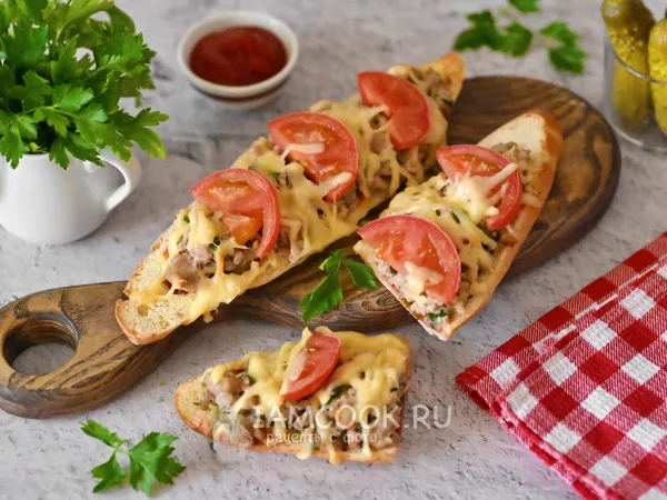 Фото блюда: Багет, запеченный с начинкой в духовке (с фаршем)