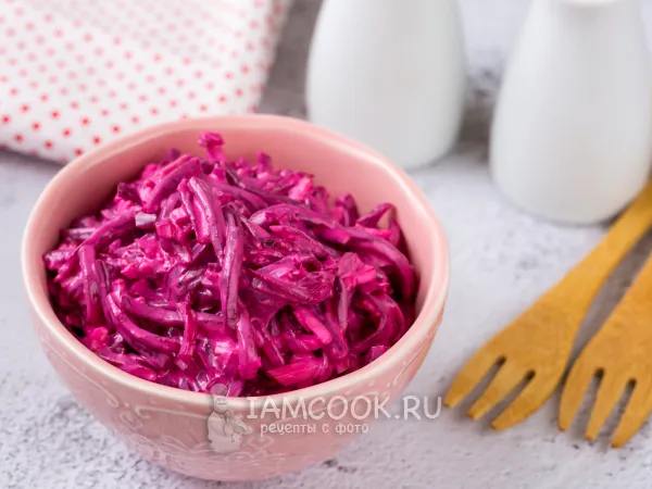 Фото блюда: Салат со свёклой и копчёным сыром