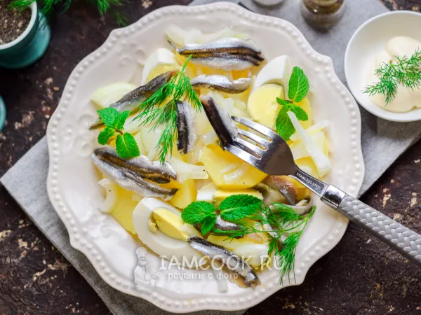 Фото блюда: Салат с хамсой, картофелем и яйцом