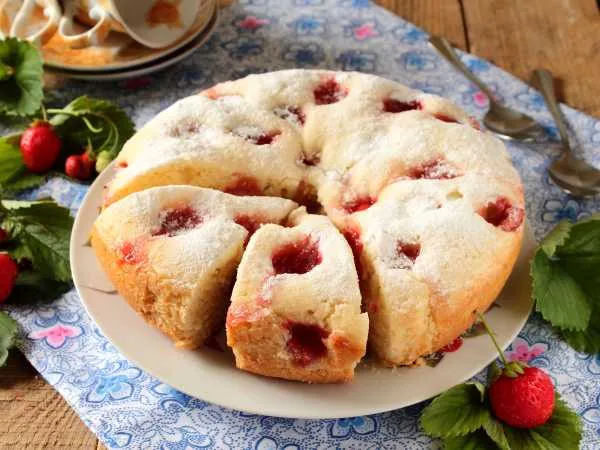 Фото блюда: Пирог с клубникой в мультиварке