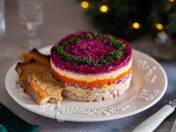 Фото блюда: Салат с копченой курицей и свеклой