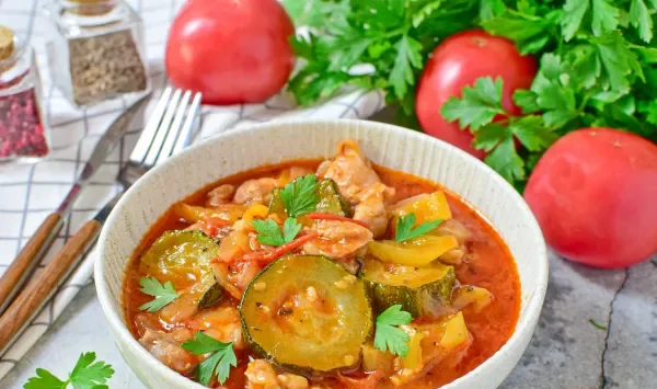 Фото блюда: Кабачки с курицей в соусе