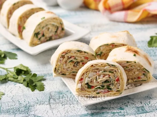 Фото блюда: Рулет из лаваша с крабовыми палочками, яйцом и печенью трески