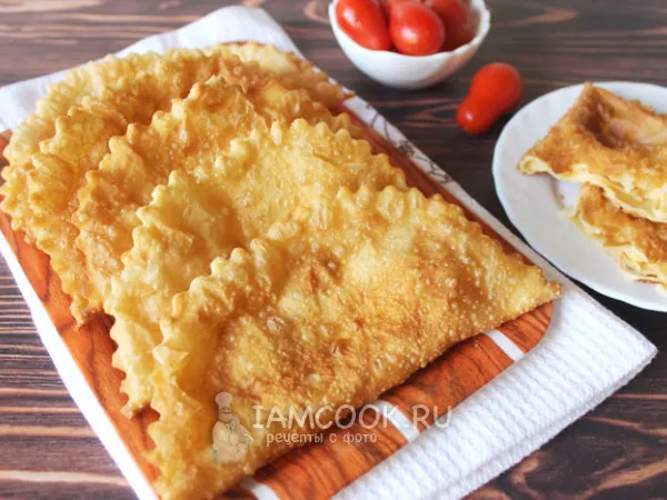 Фото блюда: Чебуреки с сыром и помидорами