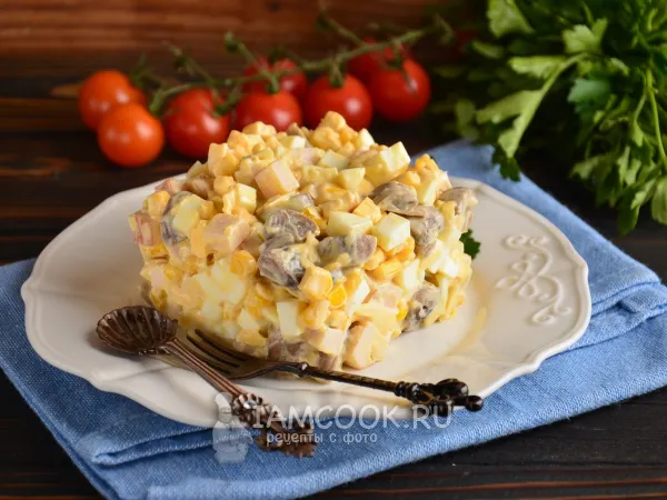 Фото блюда: Салат «Афродита» с курицей и шампиньонами