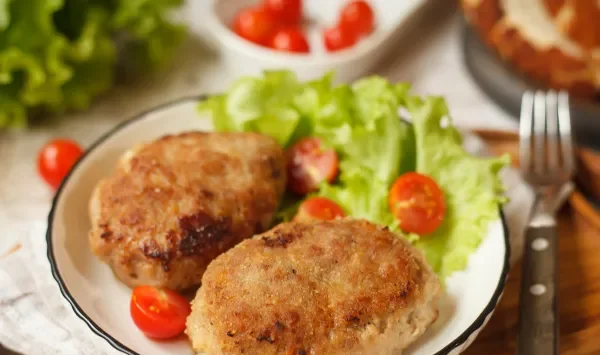 Фото блюда: Котлеты с солеными огурцами и сыром