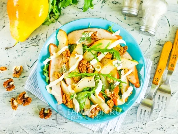 Фото блюда: Салат с копченой курицей и грецкими орехами