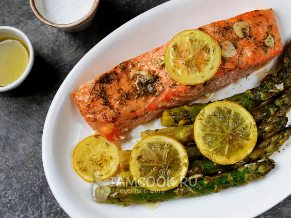 Фото блюда: Лосось со спаржей в духовке