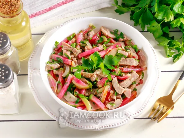 Фото блюда: Салат с жареной редькой и мясом