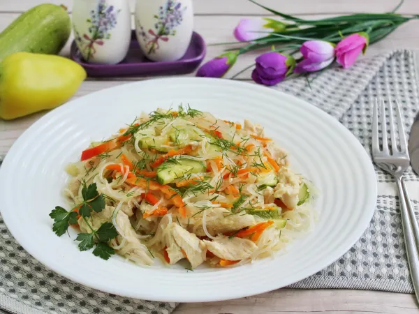 Фото блюда: Фунчоза с курицей и кабачком