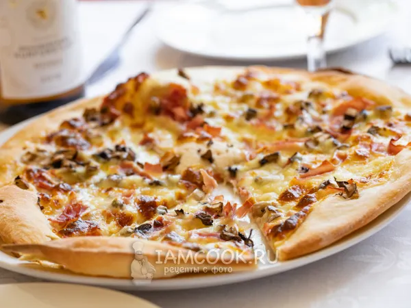 Фото блюда: Пицца с ветчиной и шампиньонами