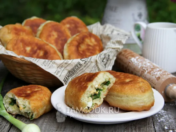 Фото блюда: Пирожки с луком и яйцом в мультиварке