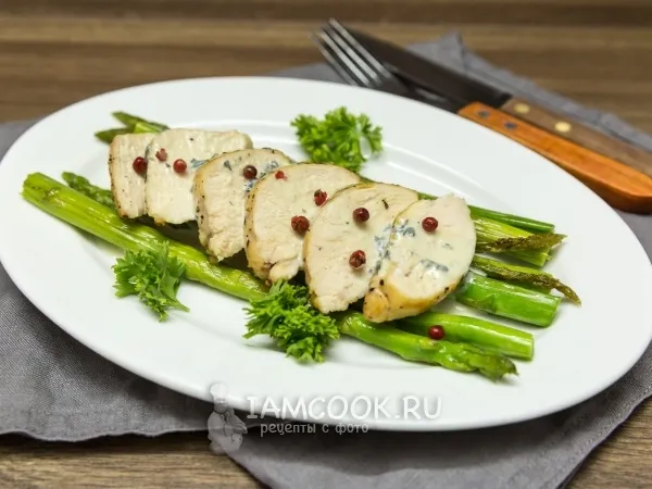 Фото блюда: Куриная грудка со спаржей и сливочным соусом