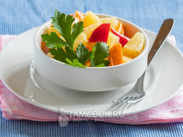 Фото блюда: Салат с крабовыми палочками, ананасом и перцем