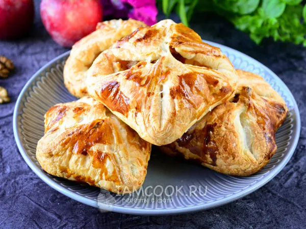 Фото блюда: Слойки с яблоками и орехами
