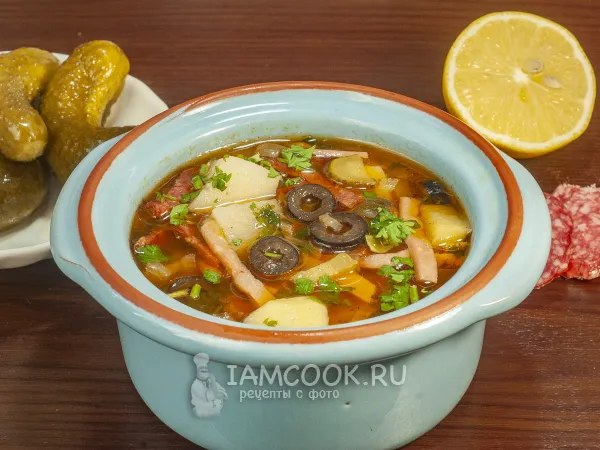 Фото блюда: Солянка сборная с колбасой (классический рецепт)