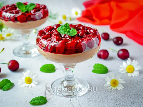 Фото блюда: Шоколадный мусс с вишней