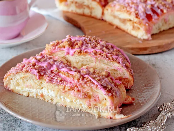 Фото блюда: Дрожжевой пирог с творогом, штрейзелем и помадкой