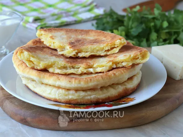 Фото блюда: Лепешки с сыром на сметане на сковороде