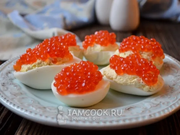 Фото блюда: Яйца фаршированные красной икрой