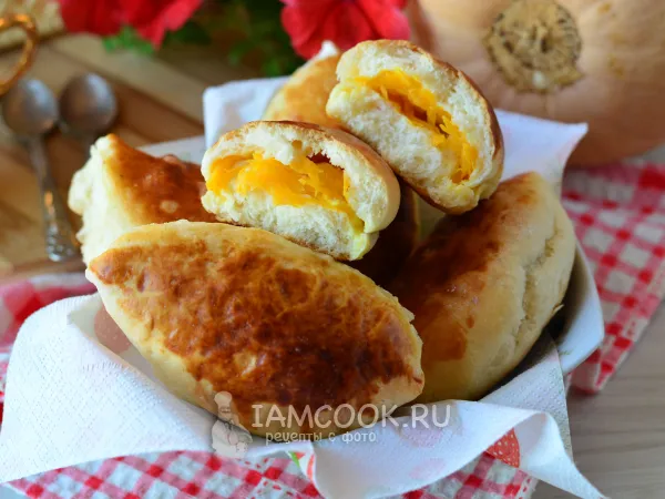 Фото блюда: Пирожки с тыквой в духовке из дрожжевого теста