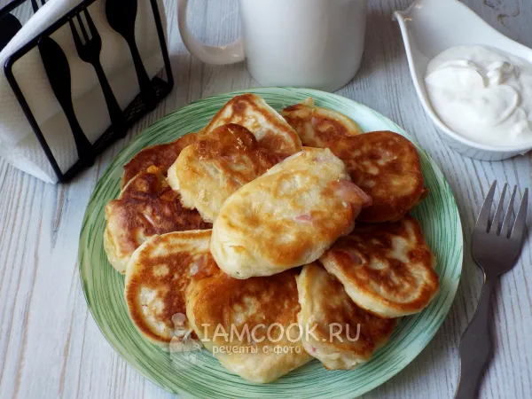 Фото блюда: Оладьи с сосисками и сыром (на кефире)