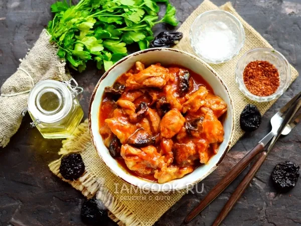 Фото блюда: Курица с черносливом в томате