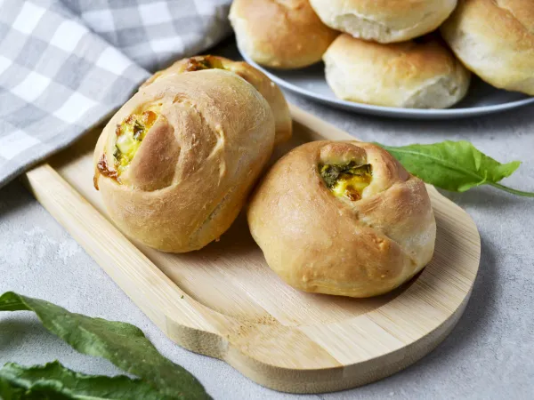 Фото блюда: Пирожки с щавелем и яйцом в духовке