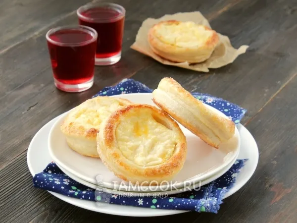 Фото блюда: Ватрушки из слоеного теста с творогом